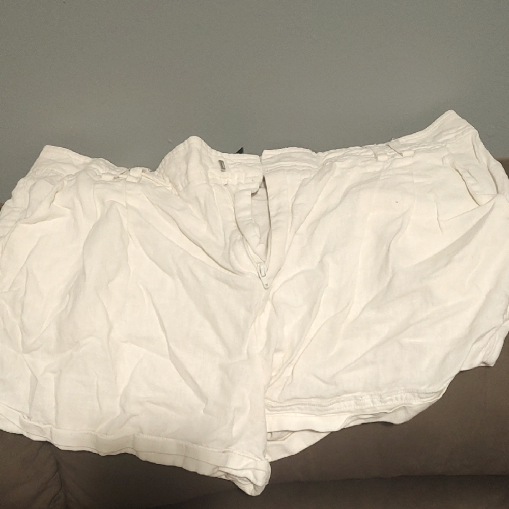 Forever 21 White Cargo Shorts Relaxed Fit